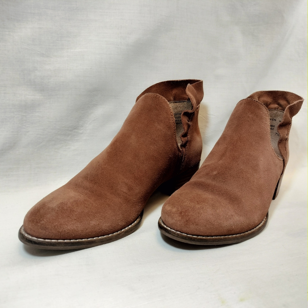 Seychelles (Anthropologie) Renowned Ruffle Suede‎ Ankle Booties - Picture 8 of 8